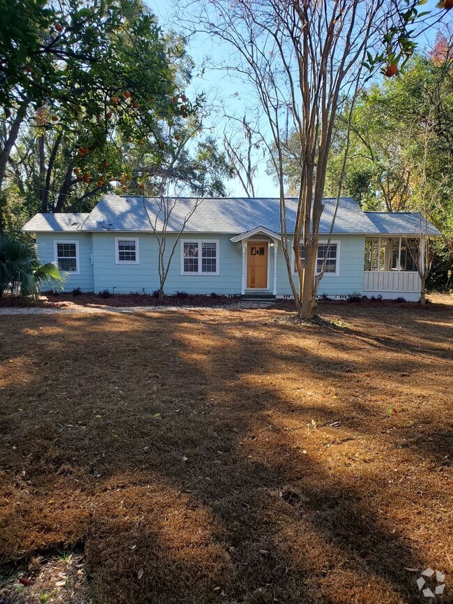 Building Photo - Looking for a cozy newly renovated home in...