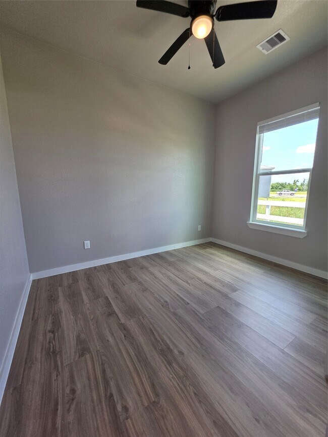 Building Photo - 727 Rd 5714