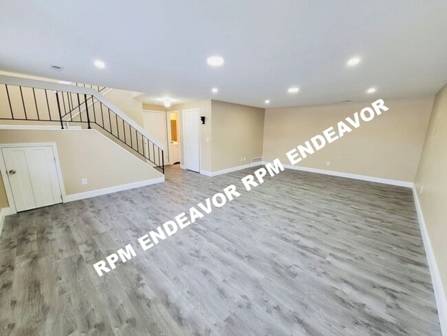 Building Photo - "Stunning 3-Bed Home with Modern Finishes, Spacious Yard, and Quiet Cul-De-Sac Location!"