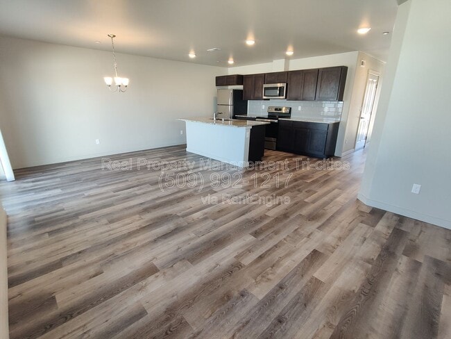 Building Photo - 5748 W Albany Pl