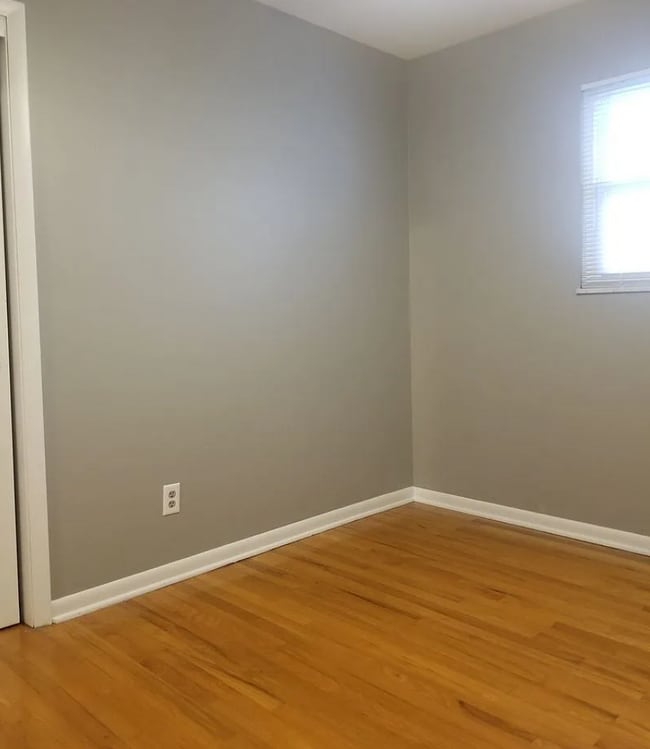 Building Photo - 324 Cumberland Dr