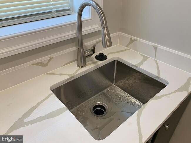 Building Photo - 224 1/2 Kern Street Unit 224 1/2