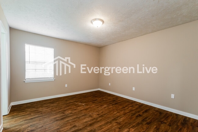 Building Photo - 6153 Floral Dr