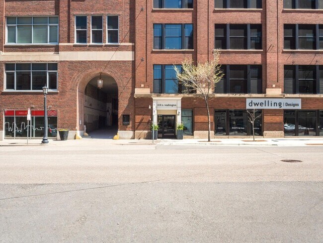 Building Photo - 618 N Washington Ave