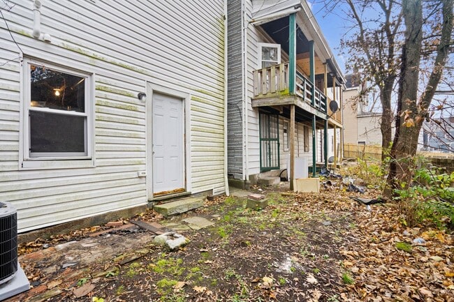 Building Photo - Renovated 3 Bed, 1 Bath Home in Hazelwood - Central AC, Convenient Location - Available Now!