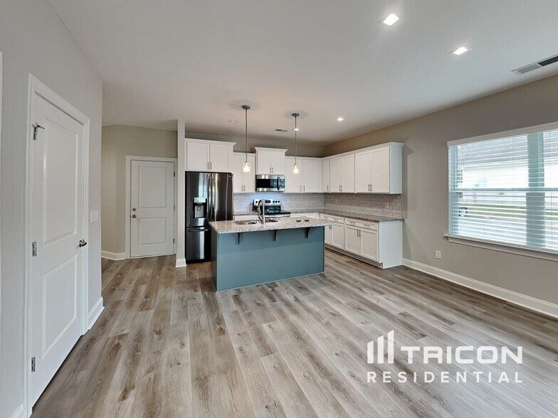 Building Photo - 131 Dimaggio Dr
