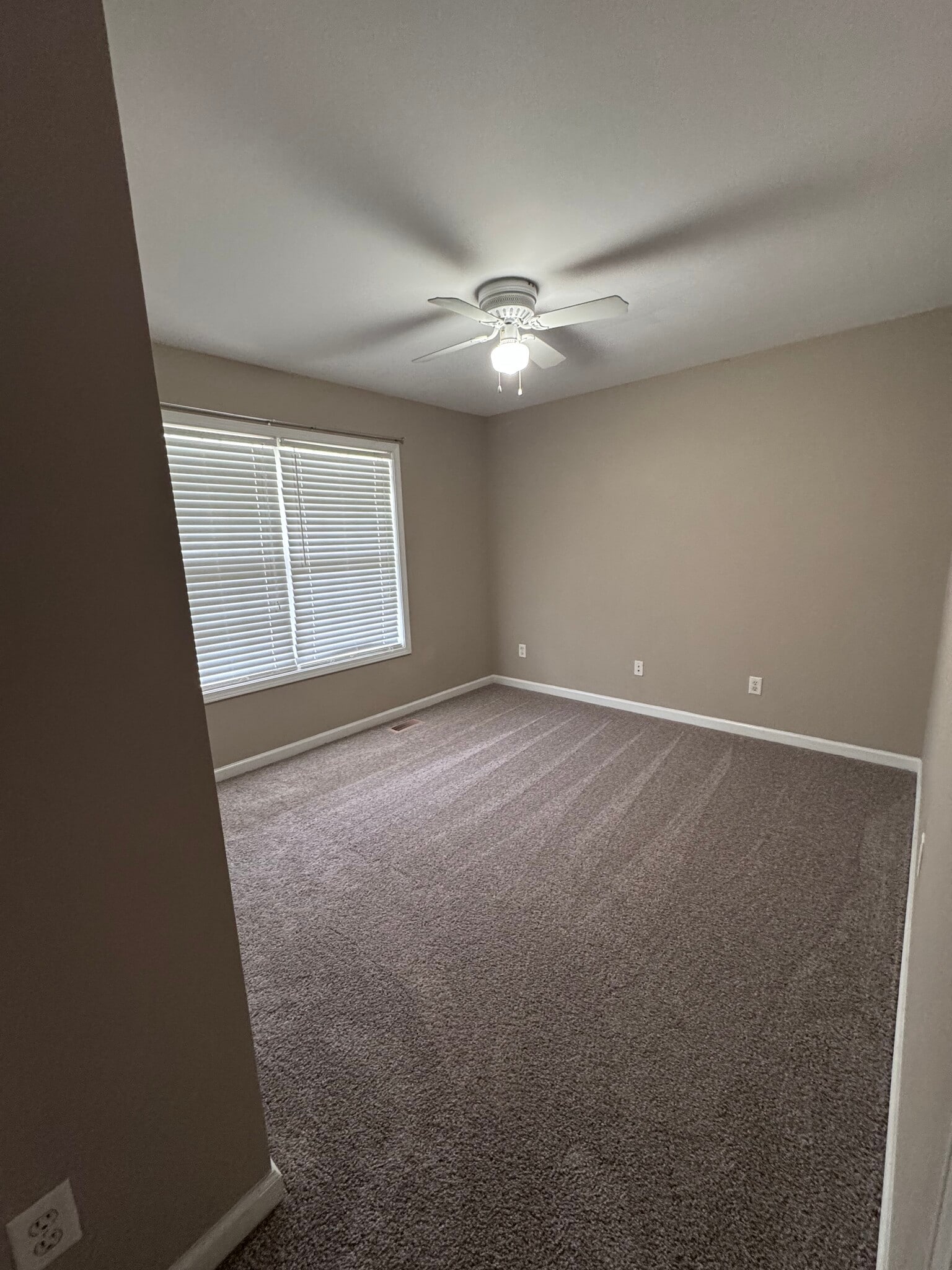 Building Photo - 3570 Castlebrooke Ln