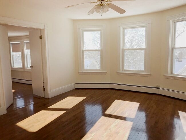 Building Photo - 113 Ashland St