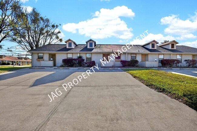 Building Photo - 1234 Montecello Dr