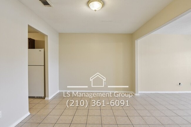 Building Photo - 7636 Oak Chase