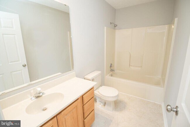 Building Photo - 45132 Hewitt Rd