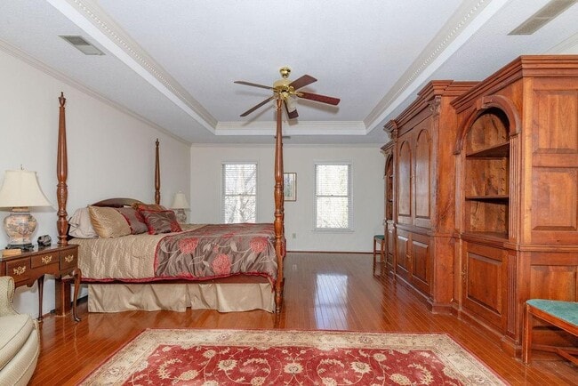 Building Photo - 10315 Crescent Ridge Dr