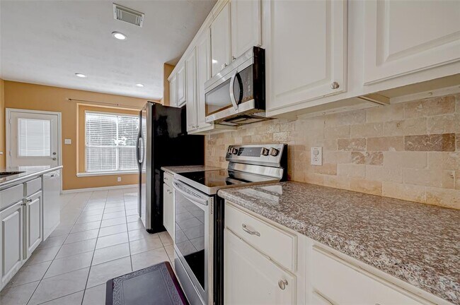 Building Photo - 1606 Maryvale Dr