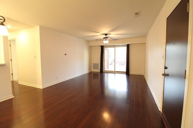 Building Photo - 102 Chesterfield Ln