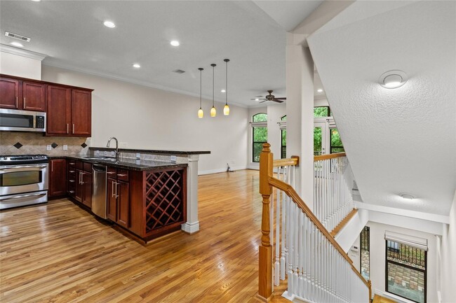 Building Photo - Experience Urban Living at Its Finest!