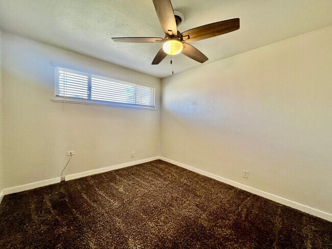 Building Photo - Sloans Lake