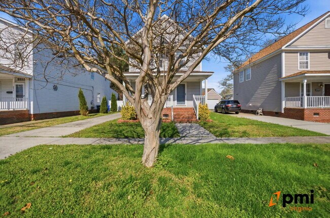 Building Photo - 3 BEDROOM 2.5 BATH WITH FENCED IN YARD AND DETACHED GARAGE FOR RENT IN NORFOLK!
