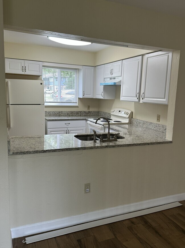 Building Photo - 7214 SW 44th Pl