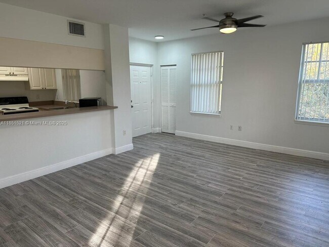 Building Photo - 6590 W Sample Rd