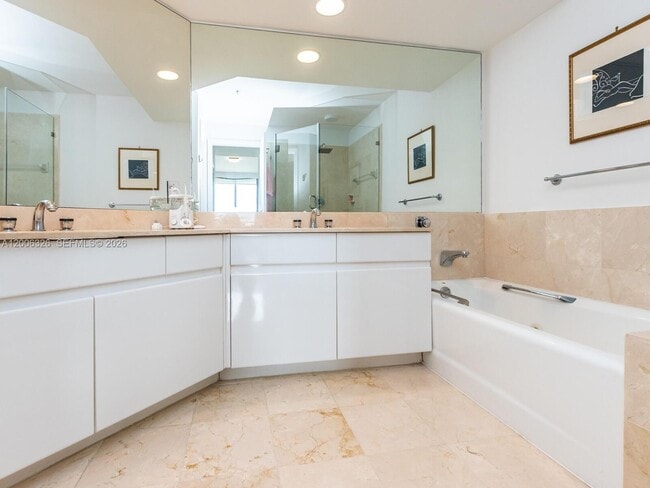 Building Photo - 888 Brickell Key Dr