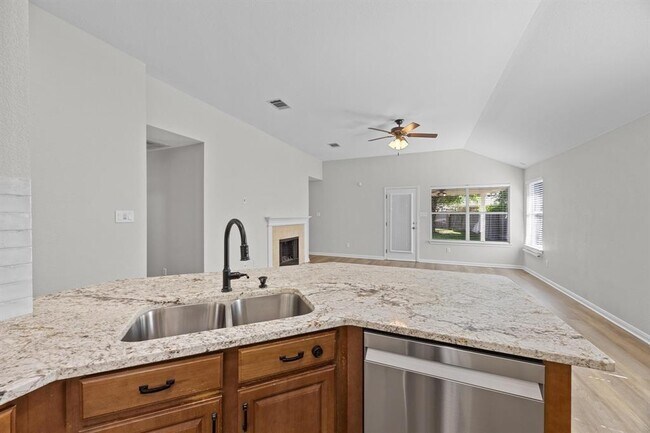 Building Photo - 806 Broken Trace Ct