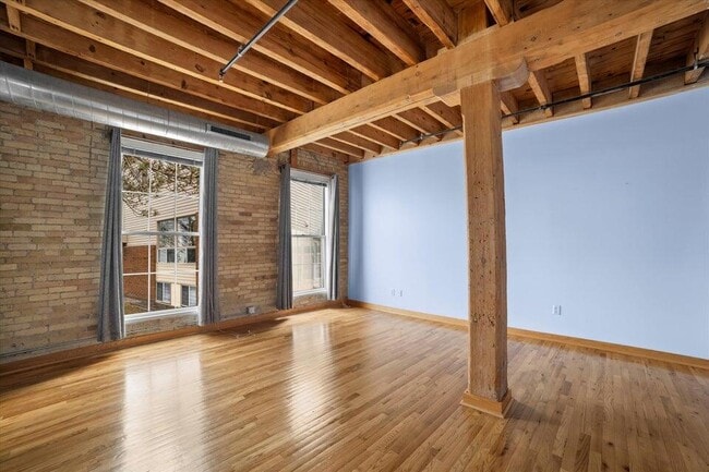 Building Photo - 418 N 3rd St