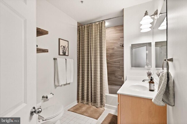 Building Photo - 2465 Army Navy Dr