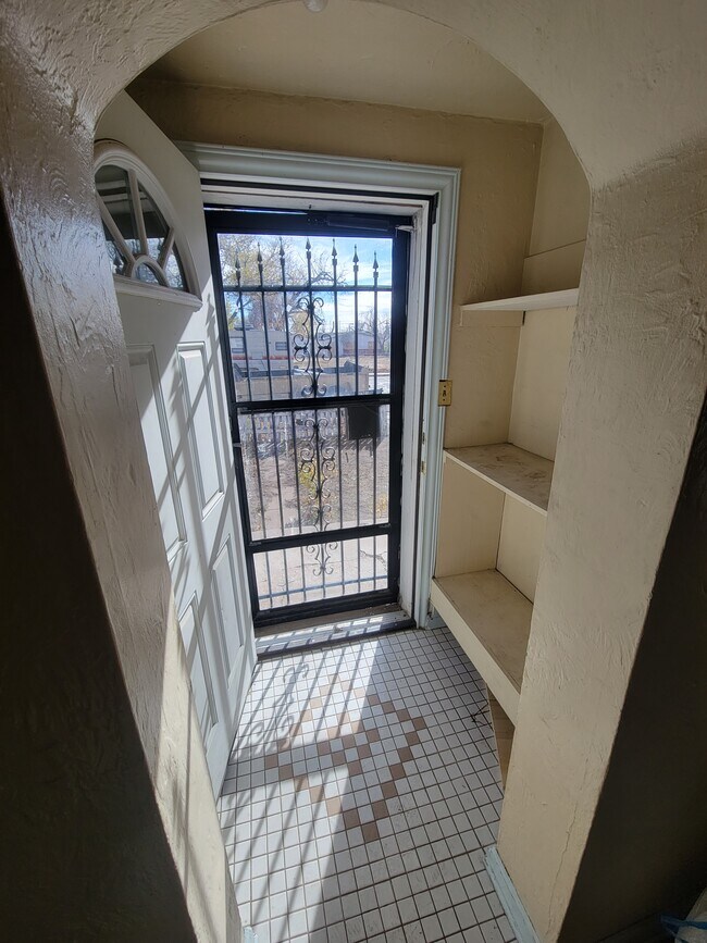 Building Photo - 2406 E 10th St