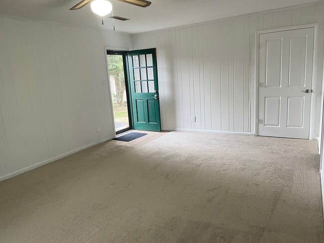 Building Photo - 290 Shawnee Dr