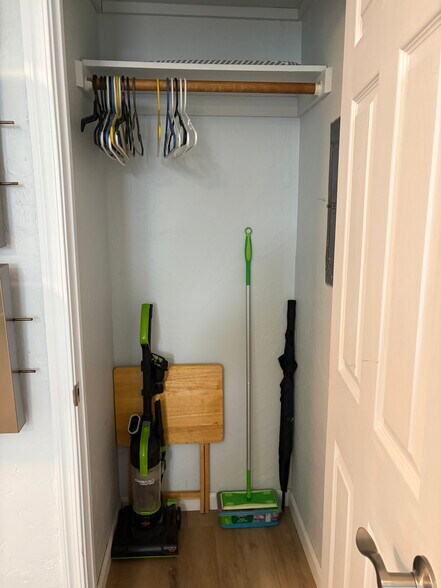 Closet - 435 Lincoln Ave