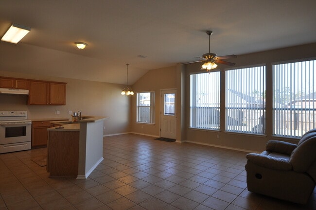 Building Photo - Custom Built Home in Flint!