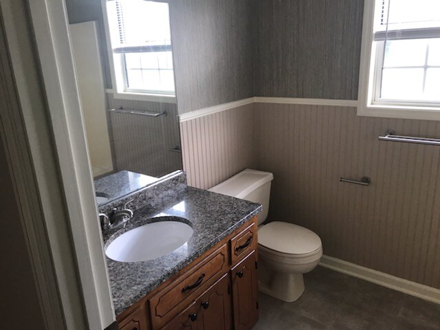 Building Photo - 523 Woods Dr