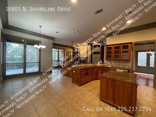Building Photo - 10801 N Shoreline Ave