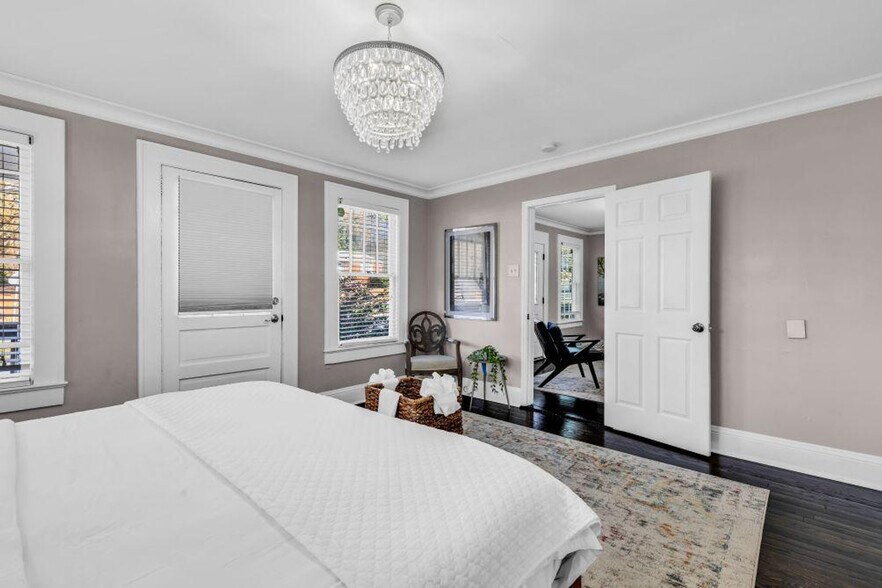 Building Photo - 822 Parkwood Ave