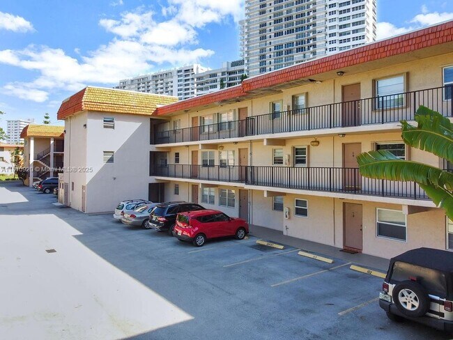 Building Photo - 4143 N Ocean Blvd