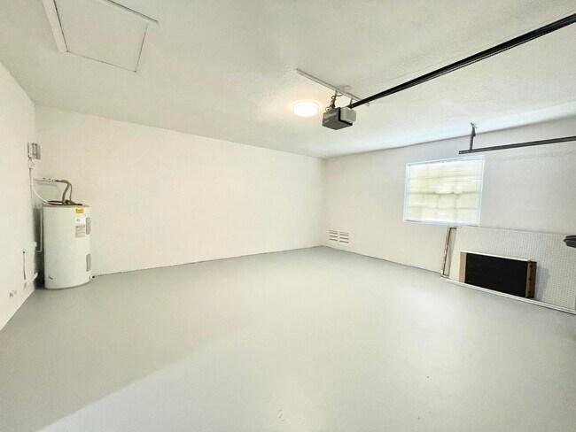 Building Photo - 10579 Pebble Cove Ln