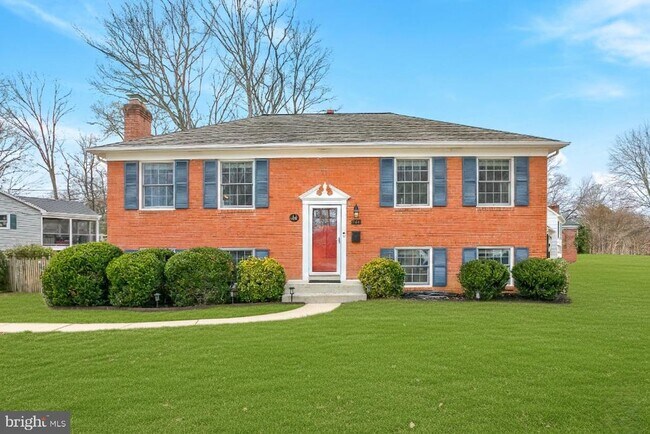 Building Photo - 8300 Midwood St