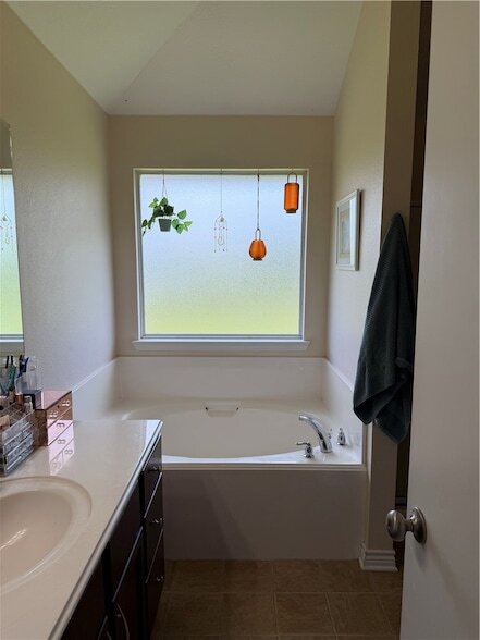 Building Photo - 933 Crested Point Dr