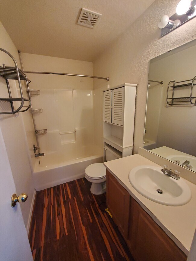 Building Photo - 9200 Checkerbloom Dr