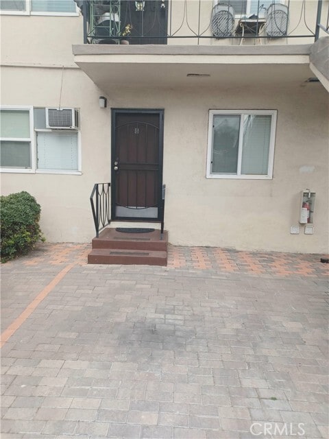 Primary Photo - 465 W Windsor Rd