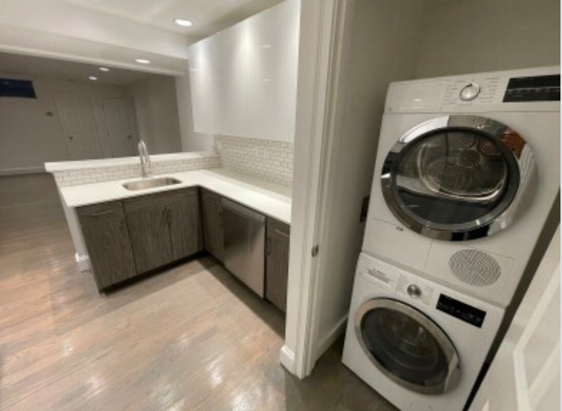 Building Photo - 125 Saint Botolph St