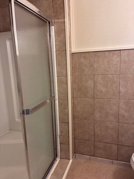 Building Photo - 801 Greenway Ct