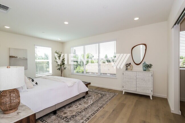 Building Photo - 8100 Quiet Knolls Dr