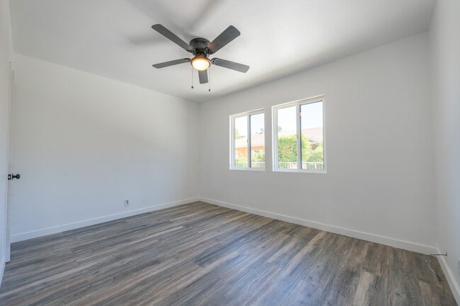 Building Photo - 7512 Woodley Ave