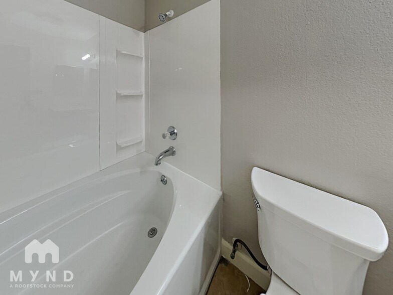 Building Photo - 16024 S Catalina St