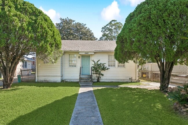 Building Photo - Cozy 3-Bedroom Home in Algiers – Comfort &...