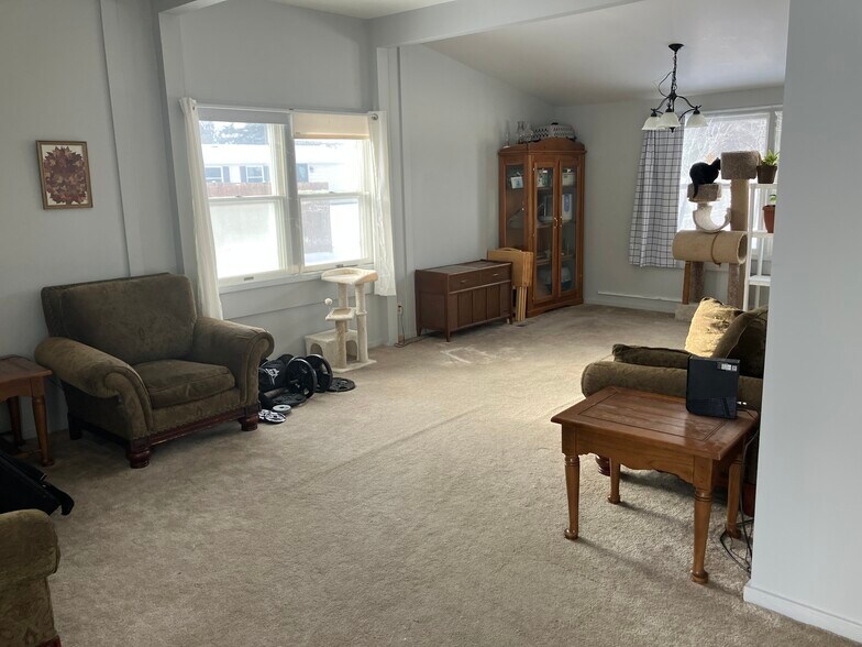 Building Photo - 116 Caribou St