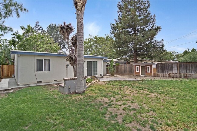 Building Photo - 10082 Endfield Way