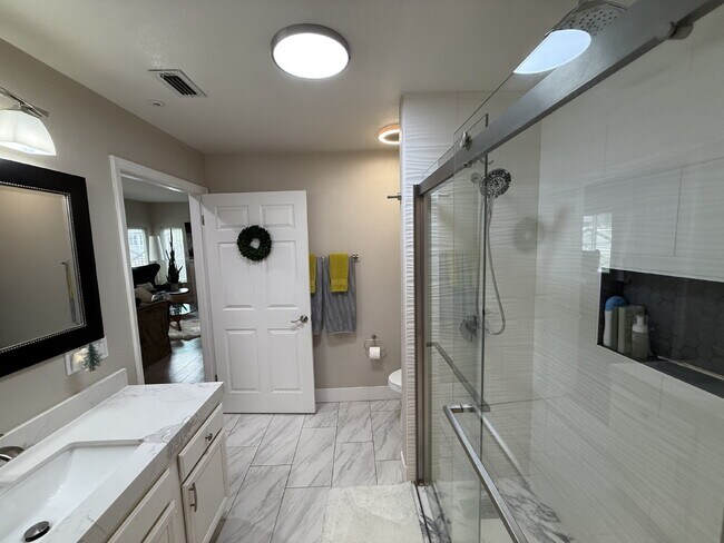 Building Photo - Beautiful 1 Bed/1.25 Bath Spacious Condo in Perfect San Ramon Location