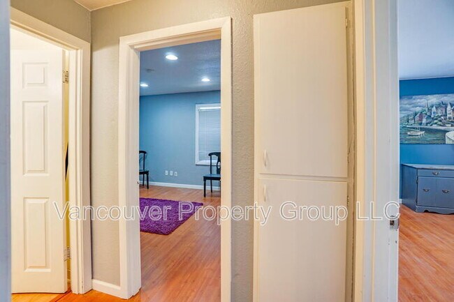Building Photo - 104 SE 101st Ave